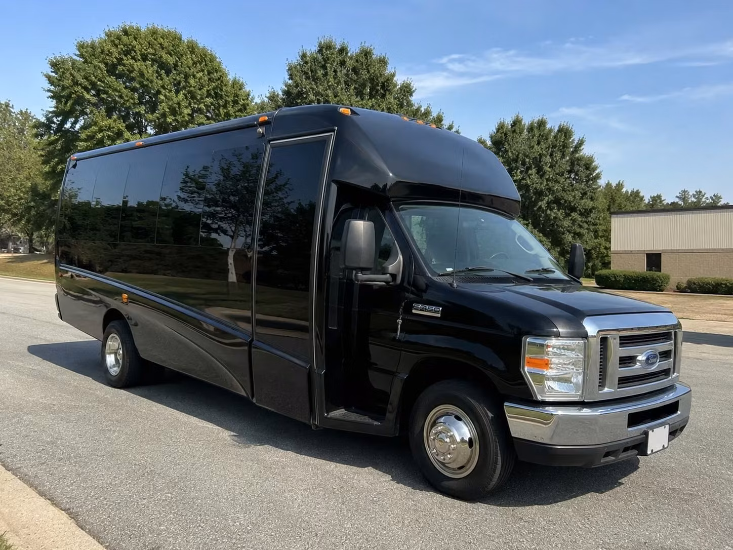 pueblo 18 passenger minibus rental