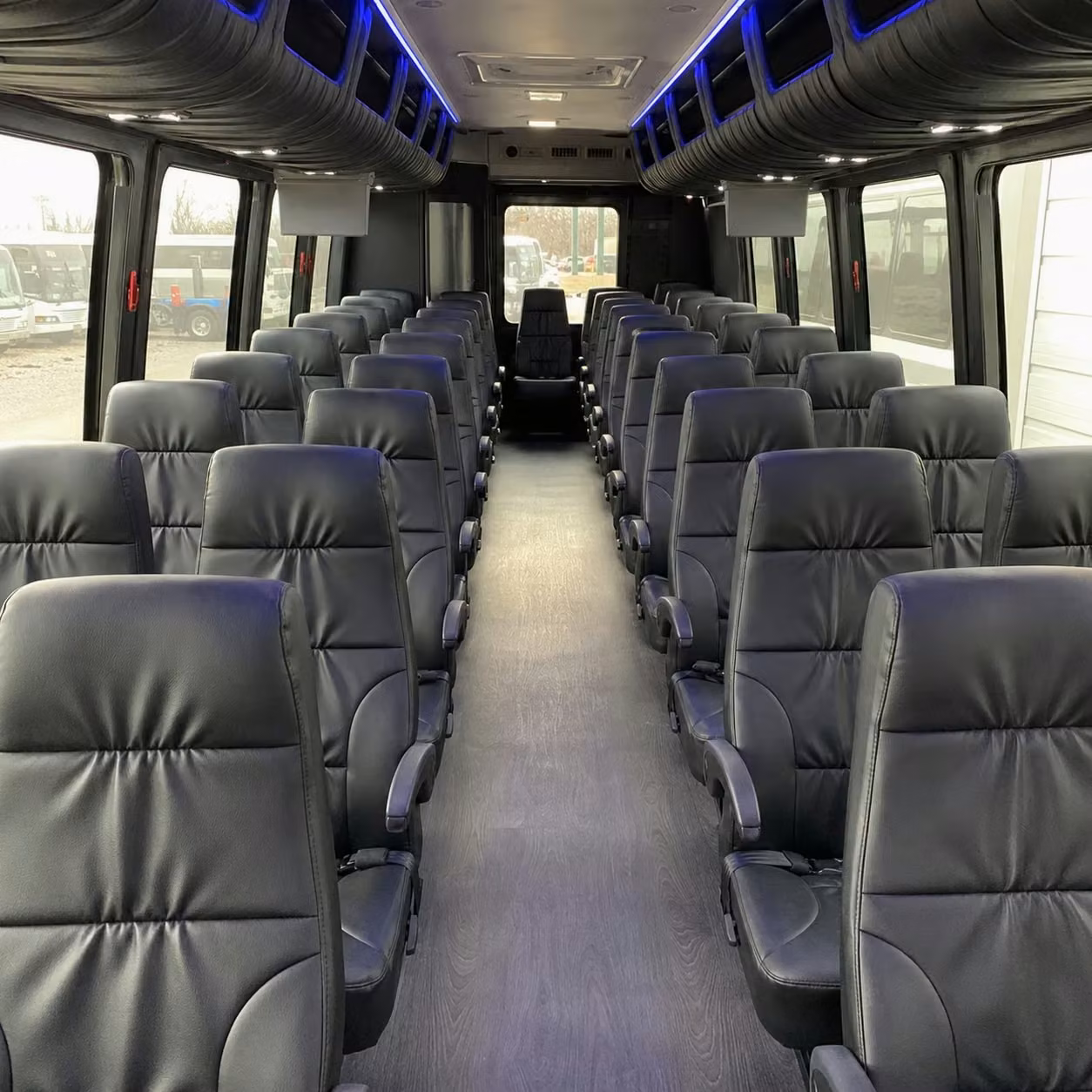pueblo 25 passenger minibus rental